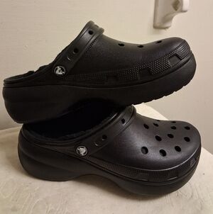 Womens Black CROCS Clogs size W10 clean 2in PLATFORM